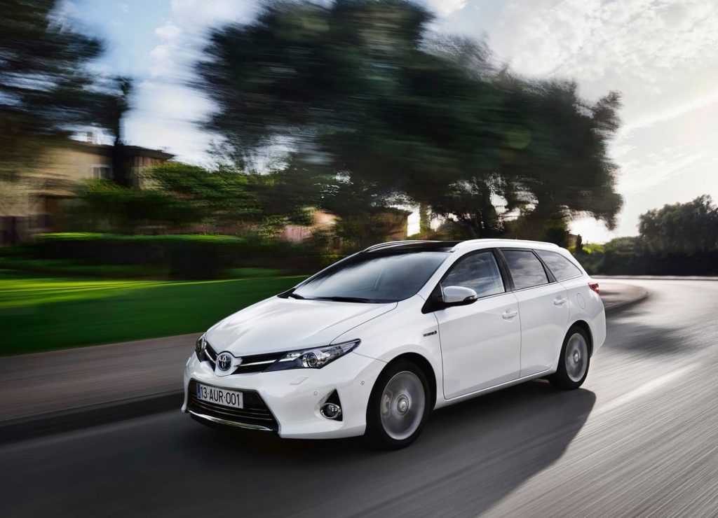 Toyota-Auris_Touring_Sports-2013