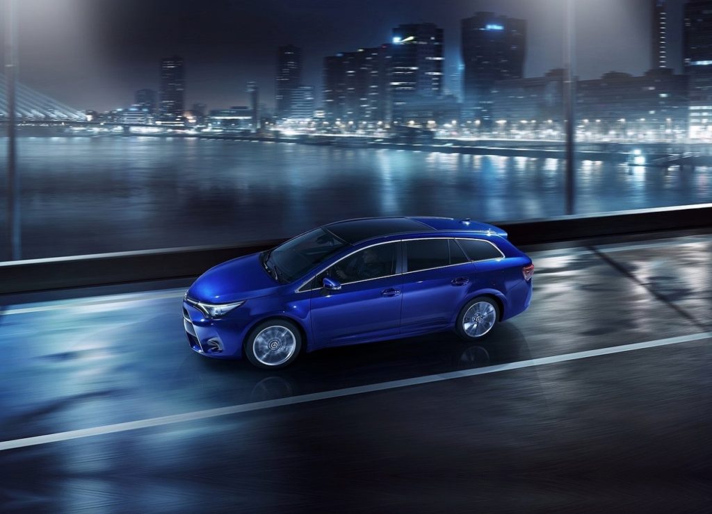 Toyota-Avensis-2016