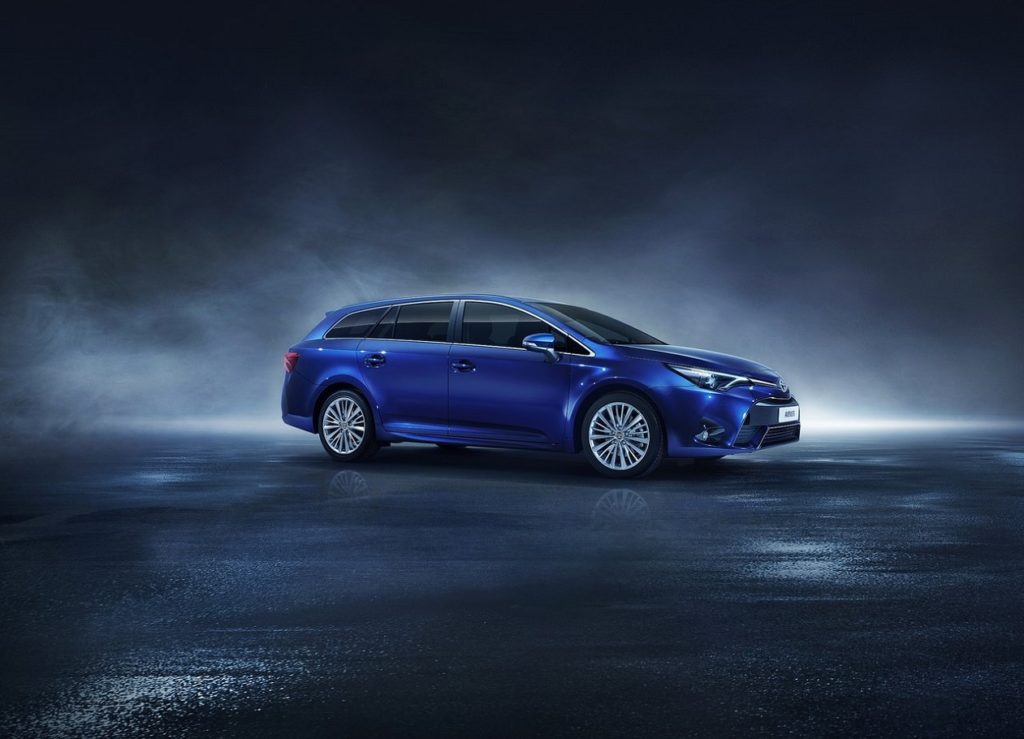 avensis touring 2016 (1)