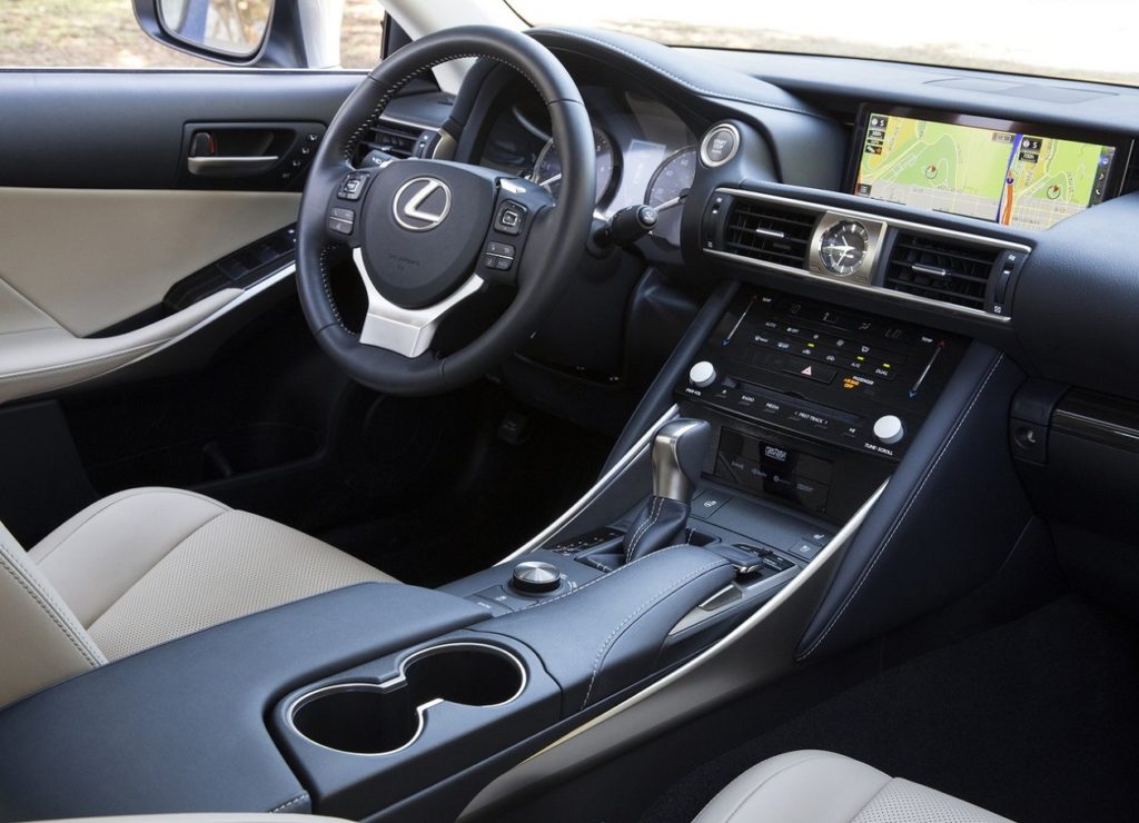 lexus IS 2017 (4)