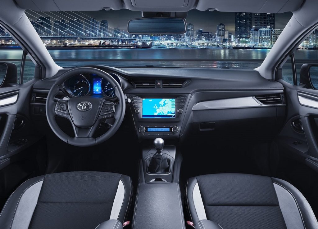 toyota avensis 2016 (2)