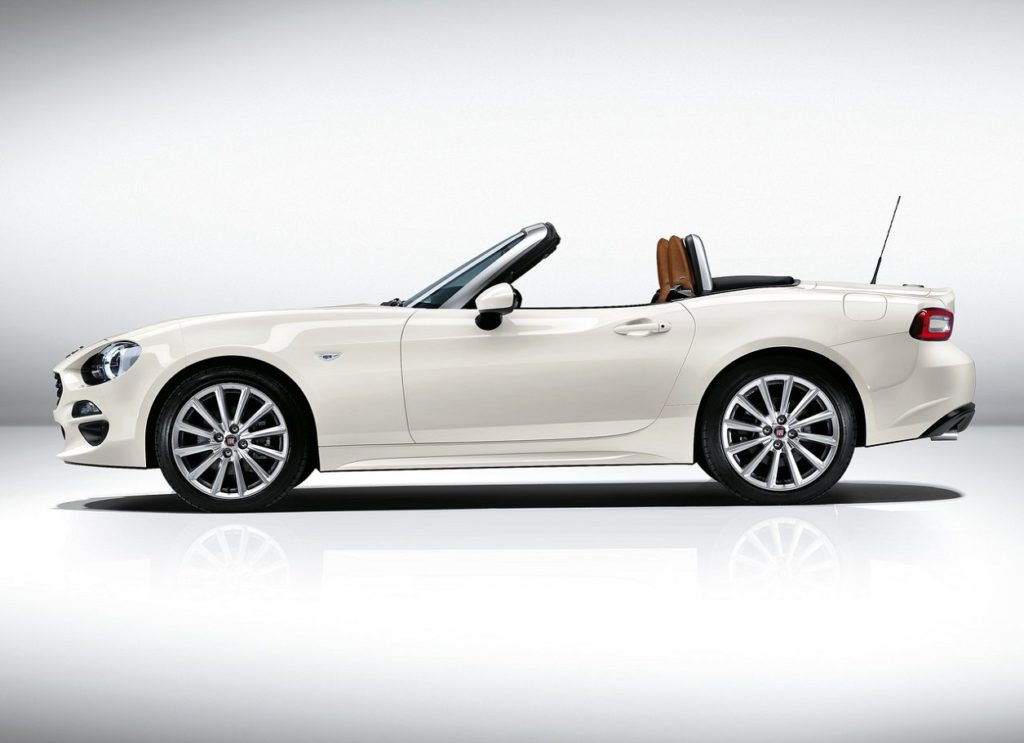 Fiat 124 Spider 2017 (3)