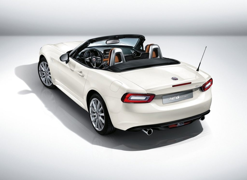 Fiat 124 Spider 2017 (4)