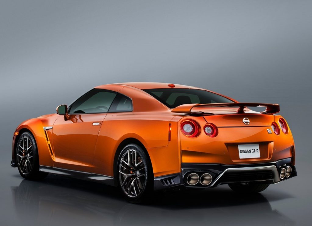 Nissan GT-R 2017 (2)