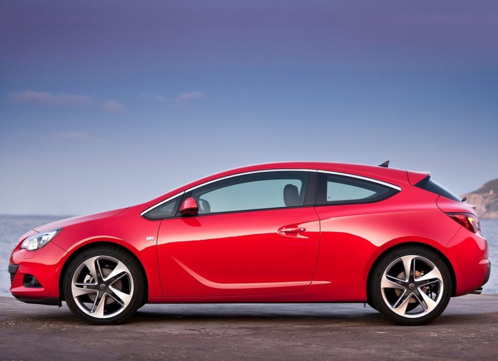 Opel Astra GTC 2012 (1)
