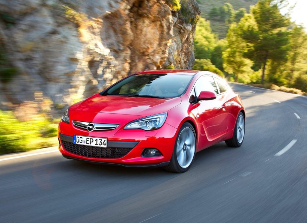 Opel-Astra_GTC-2012
