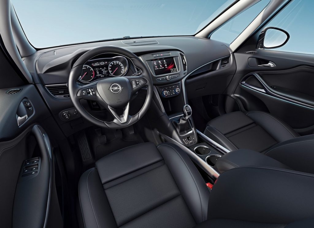Opel Zafira 2017 (1)