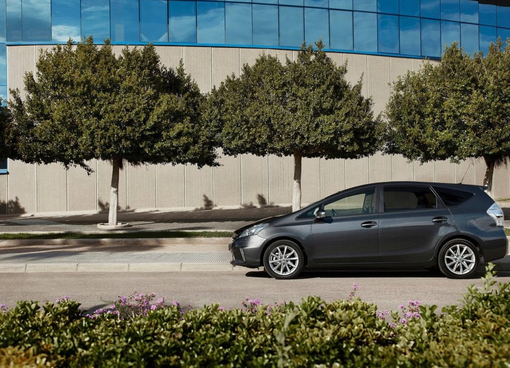 Toyota Prius Plus 2013 (2)
