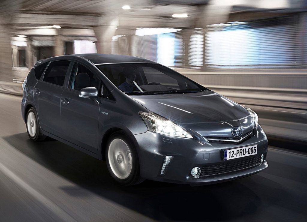 Toyota-Prius_Plus-2013
