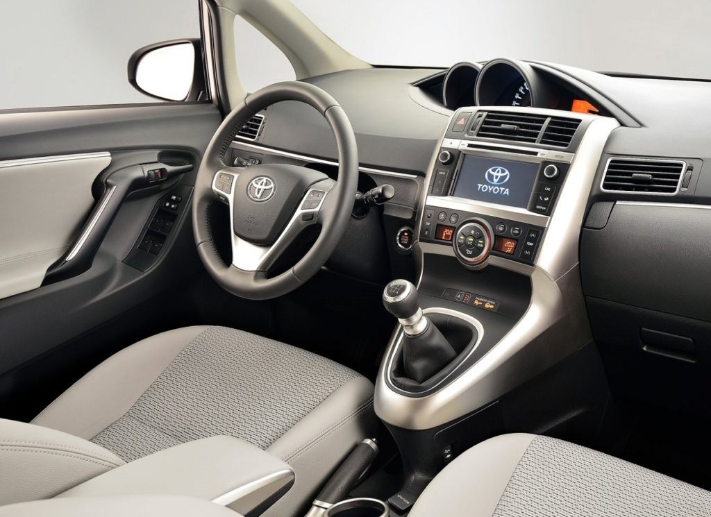 Toyota Verso 2014 (1)