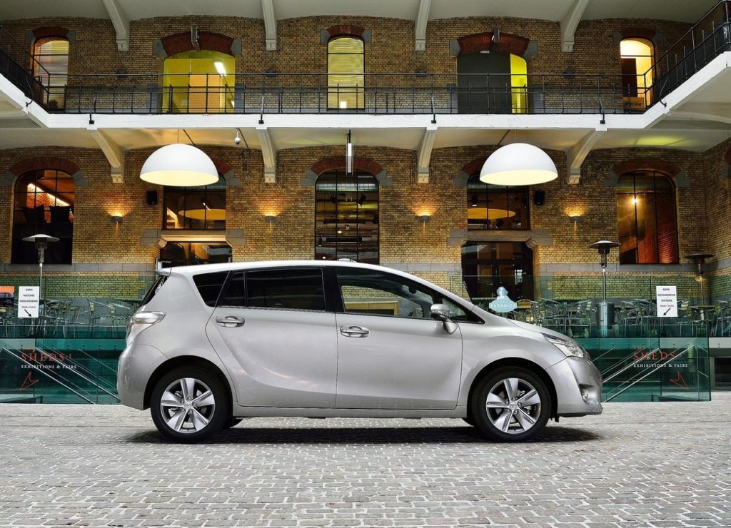 Toyota Verso 2014 (3)