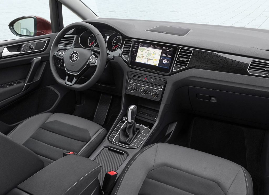 VW Golf Sportsvan 2018 (1)