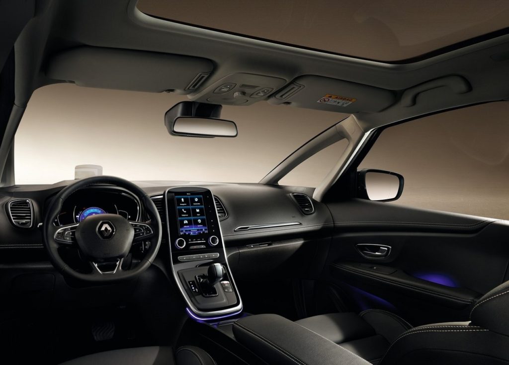 renault Grand Scenic 2017 (1)