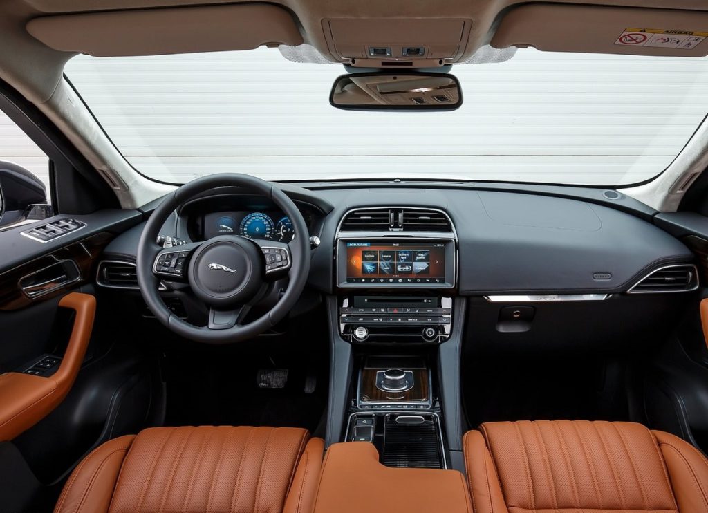 Jaguar F-Pace 2017 (3)