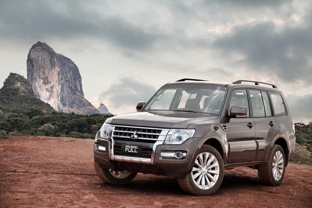 MITSUBISHI_PAJERO_FULL_2015_01