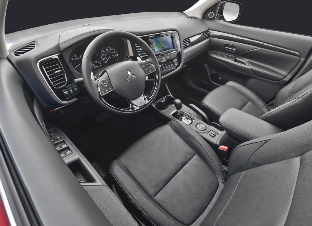 Mitsubishi Outlander 2016 (1)