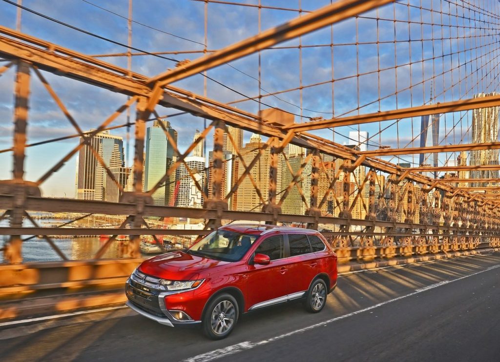 Mitsubishi-Outlander-2016