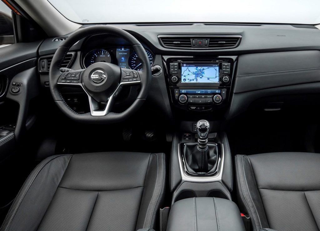 Nissan X-Trail 2018 (2)