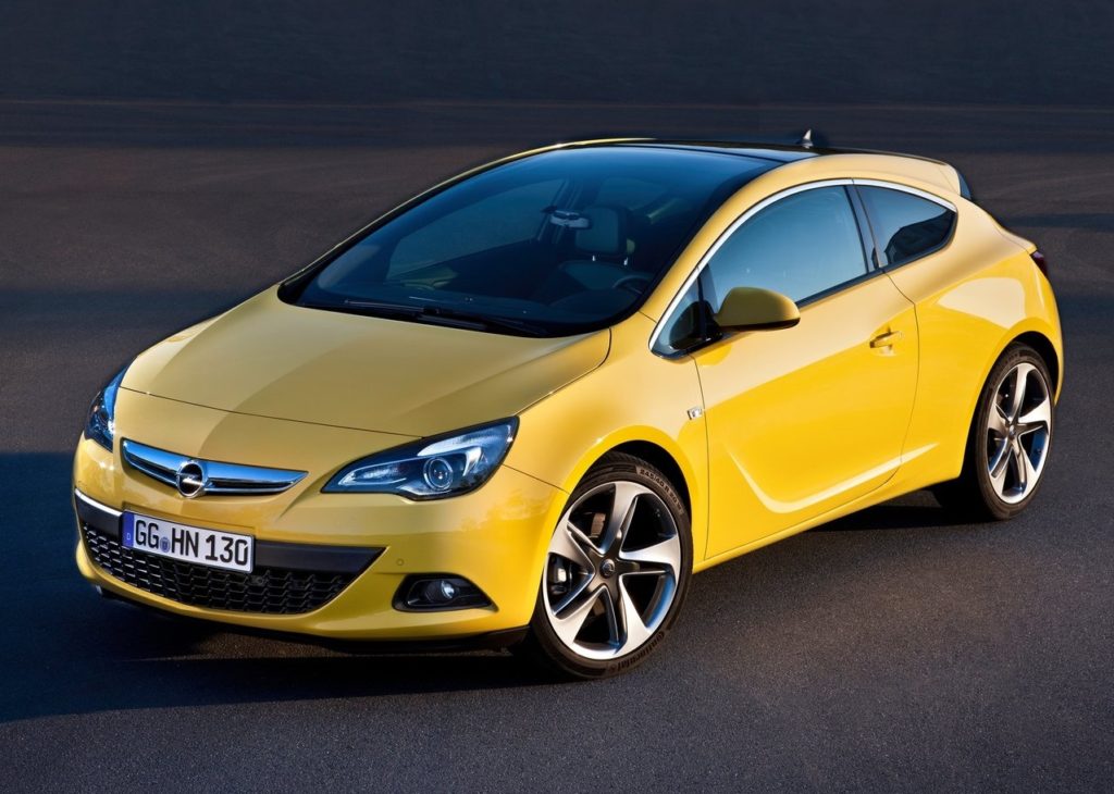 Opel Astra GTC 2012 (1)