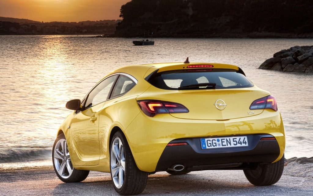 Opel Astra GTC 2012 (2)