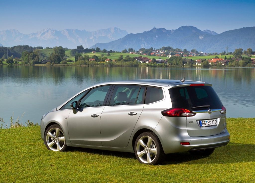 Opel Zafira Tourer 2012 (2)