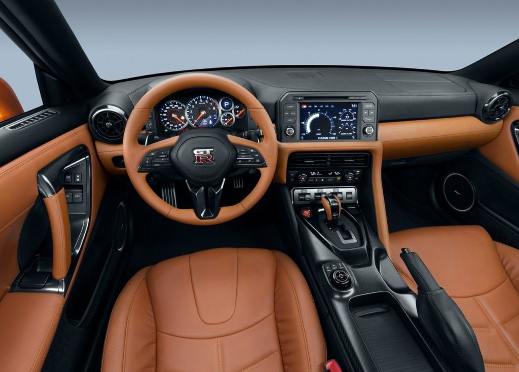 Nissan GT-R 2017 (2)