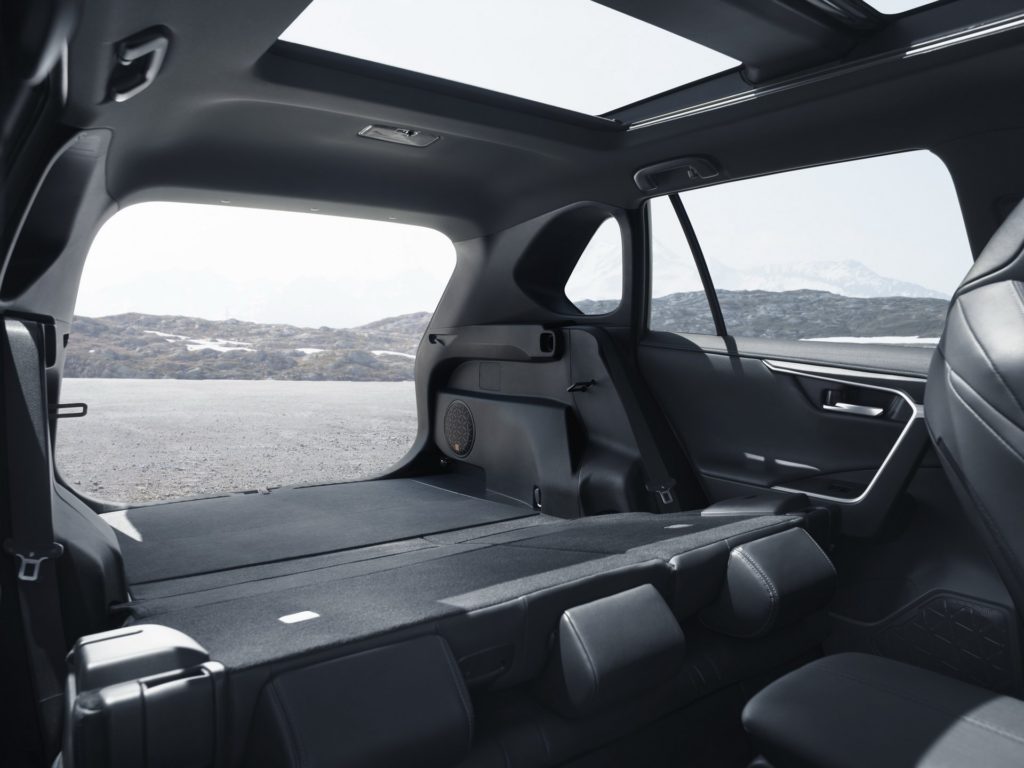 1703a570-2019-toyota-rav4-hybrid-07