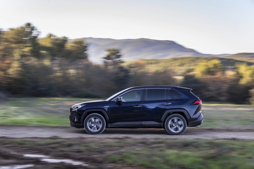 2f75b4c8-2019-toyota-rav4-hybrid-32