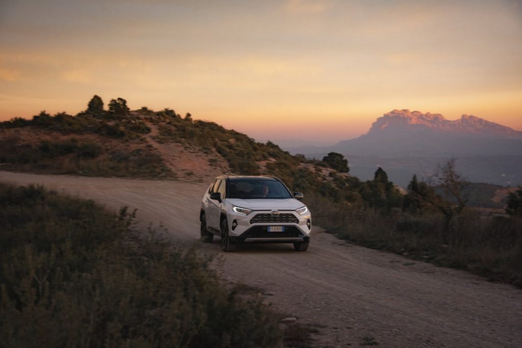 37cfccd3-2019-toyota-rav4-hybrid-75