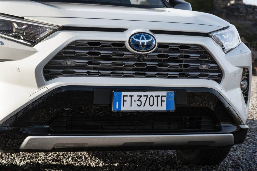 3f75f002-2019-toyota-rav4-hybrid-46