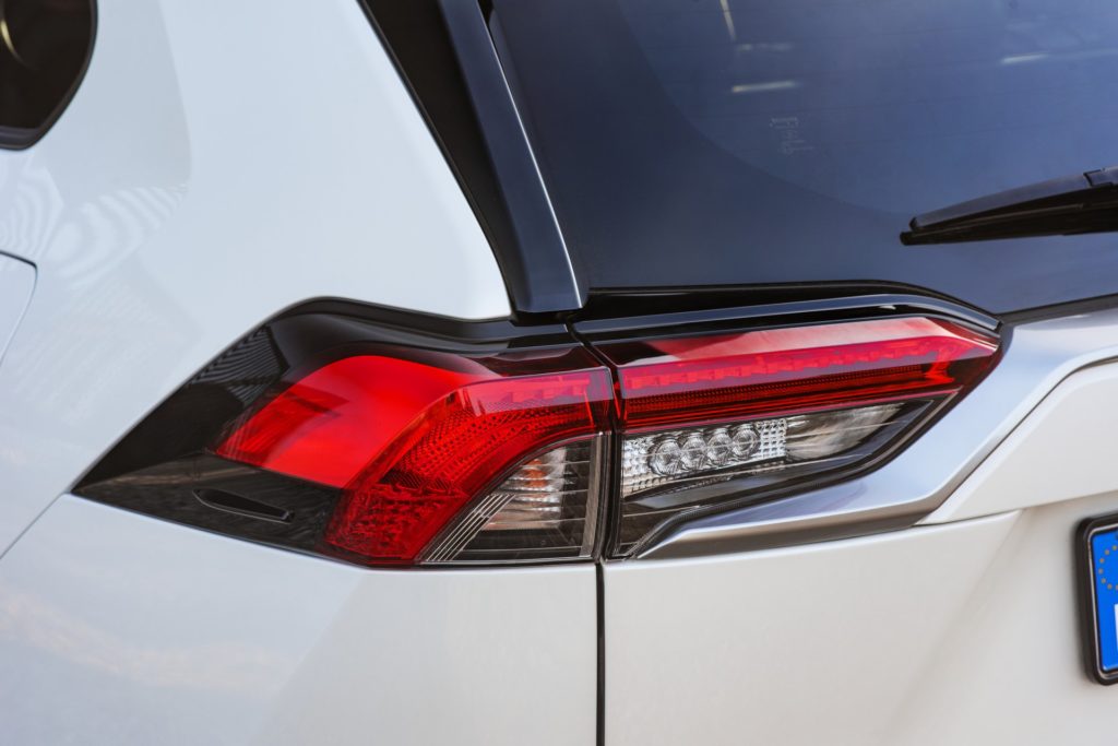 54ef10c0-2019-toyota-rav4-hybrid-52