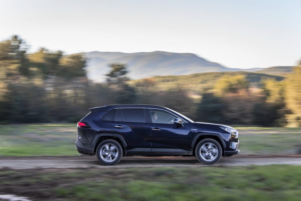 58e670f2-2019-toyota-rav4-hybrid-23