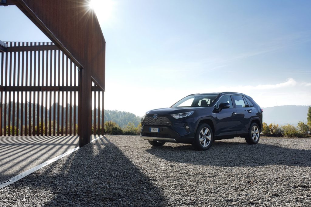 6273b23a-2019-toyota-rav4-hybrid-34