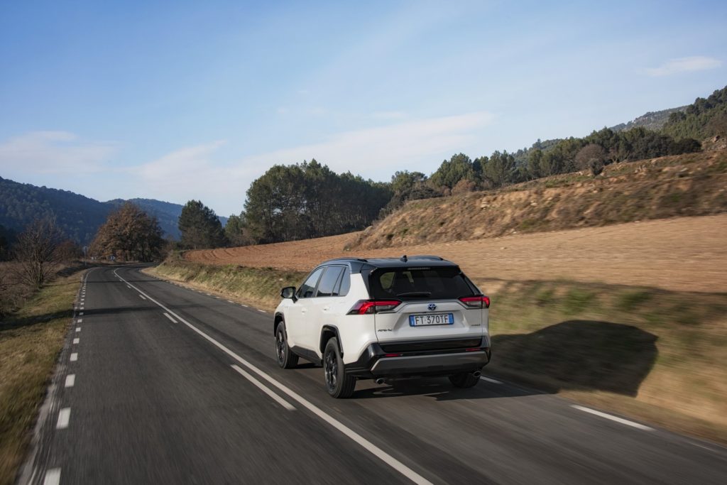 67cc1aa4-2019-toyota-rav4-hybrid-95