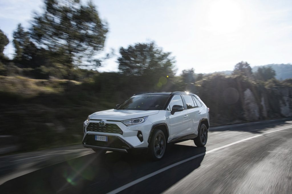 70ad1c80-2019-toyota-rav4-hybrid-80