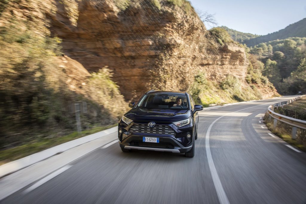 87dfed8f-2019-toyota-rav4-hybrid-12
