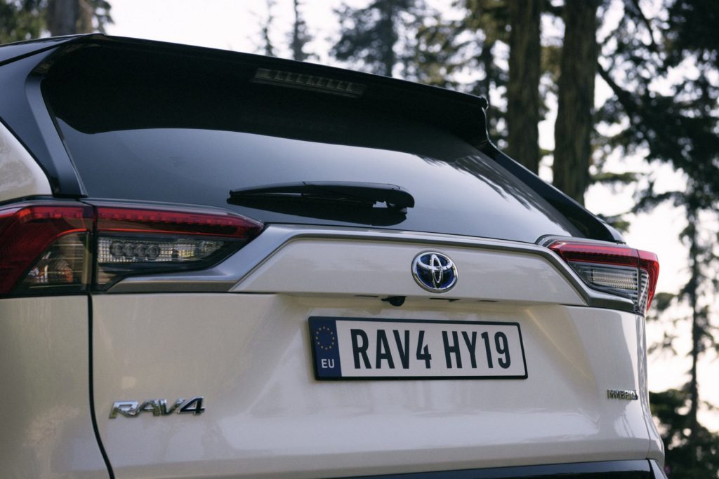 882cd57b-2019-toyota-rav4-hybrid-44