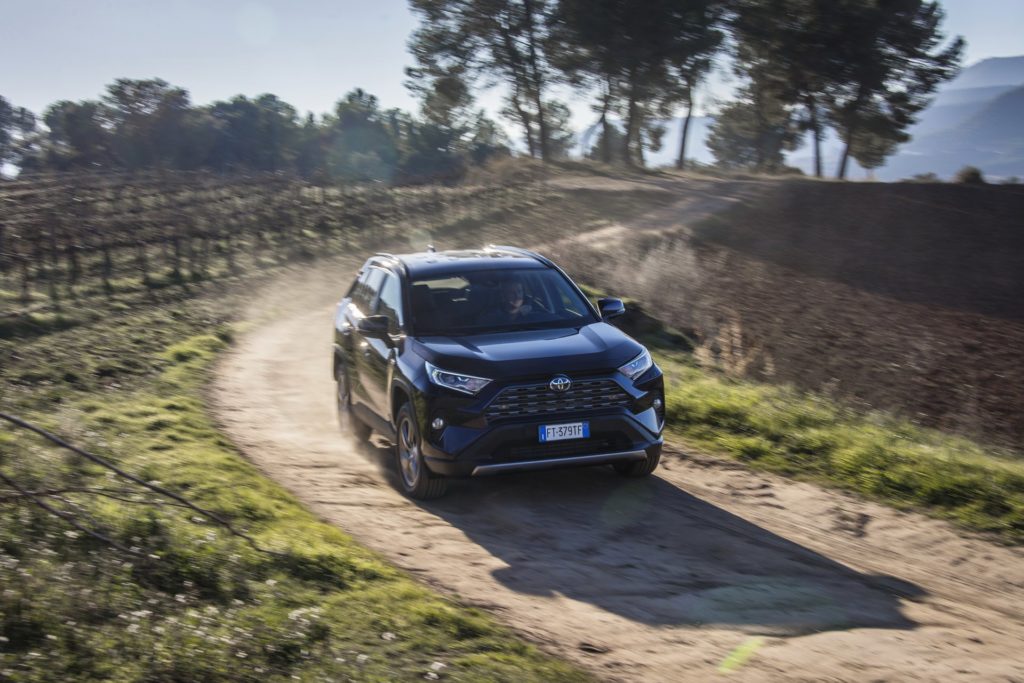 8fbf831c-2019-toyota-rav4-hybrid-28