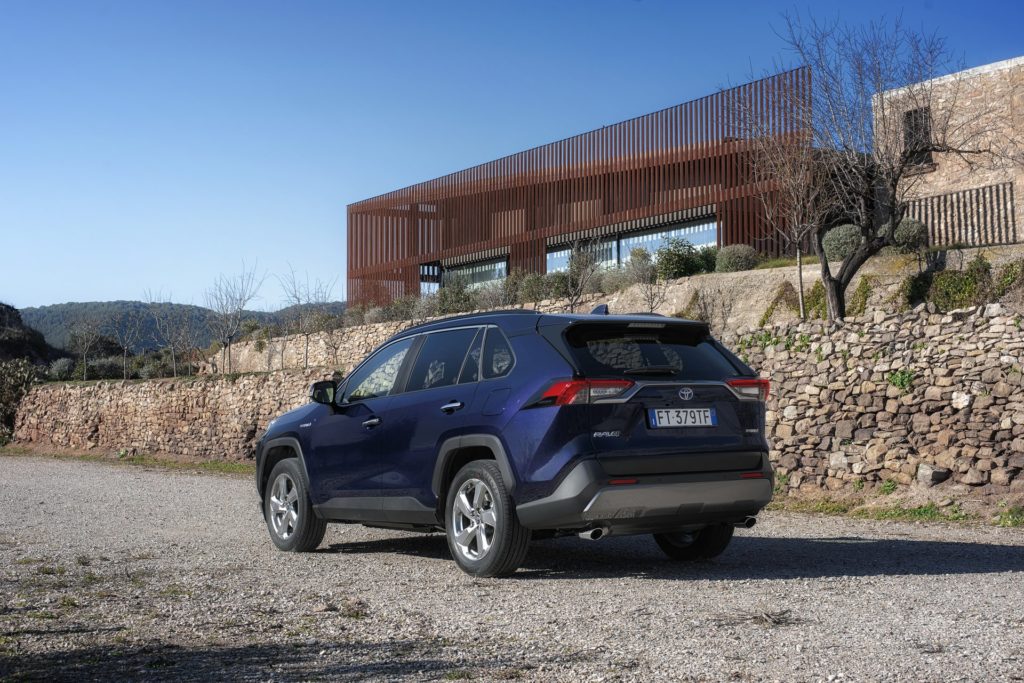 94e29f3a-2019-toyota-rav4-hybrid-39