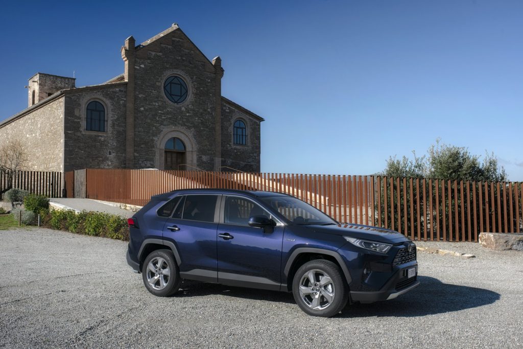9d5e8bf3-2019-toyota-rav4-hybrid-36