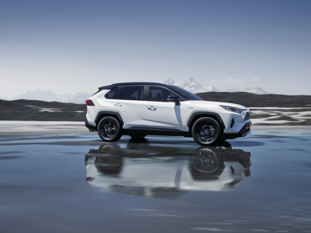 b93a3375-2019-toyota-rav4-hybrid-02