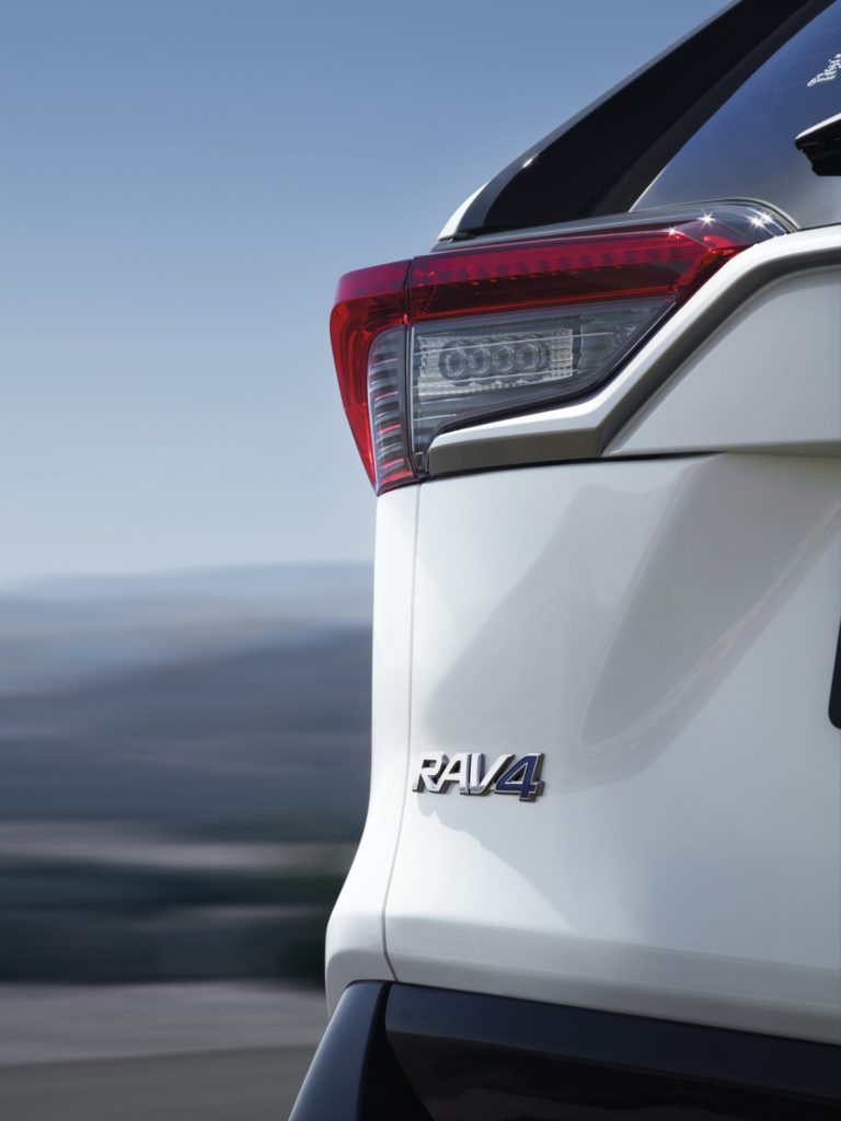 becb4d27-2019-toyota-rav4-hybrid-10