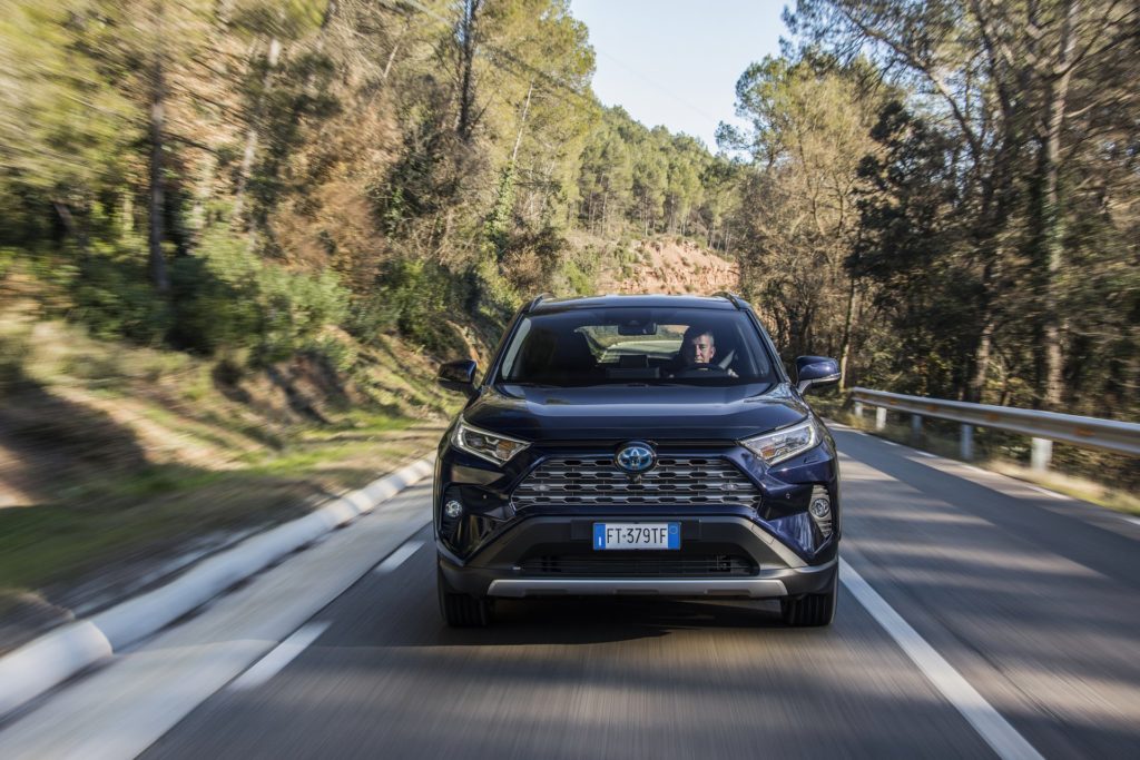 d127628c-2019-toyota-rav4-hybrid-15