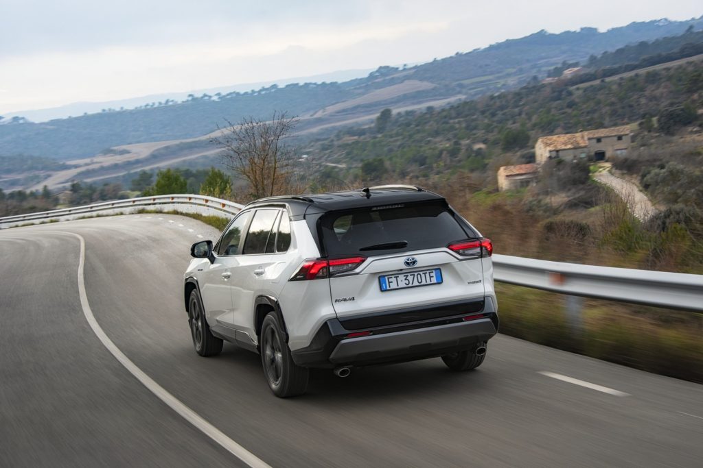 d98fd8db-2019-toyota-rav4-hybrid-85