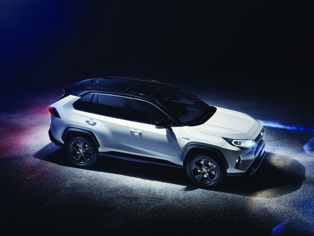 dfeffa26-2019-toyota-rav4-hybrid-01