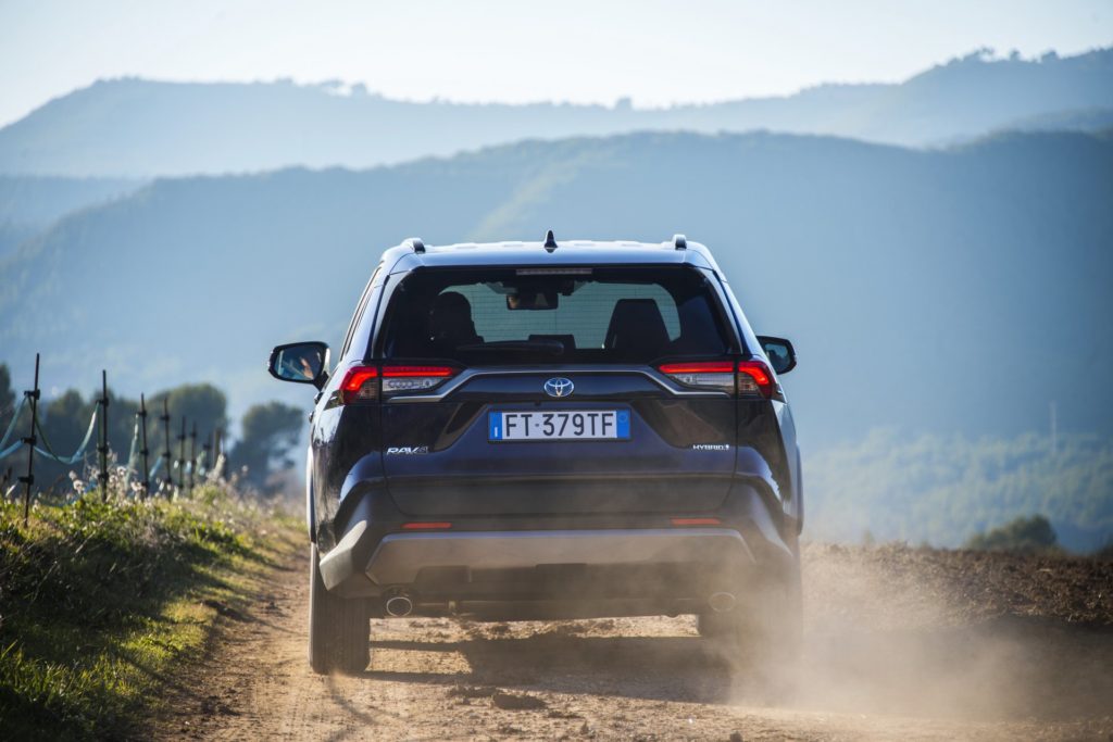 f8ca967d-2019-toyota-rav4-hybrid-26