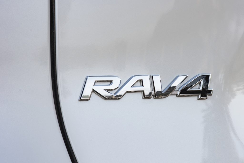 fda334d7-2019-toyota-rav4-hybrid-54