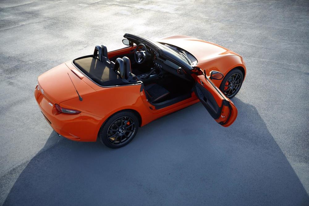 02 – 2019_MX-5 30th Anniversary Edition_SoftTop