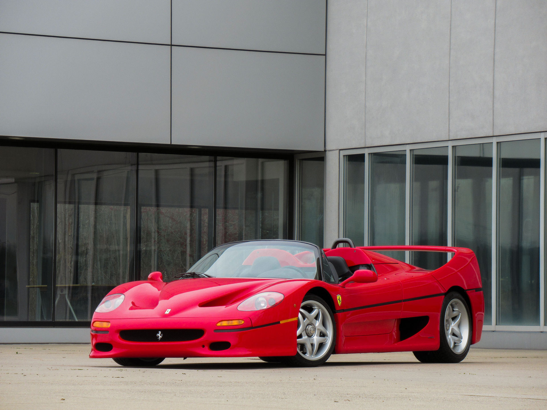 O Ferrari F50 que esteve em exibiÃ§Ã£o no SalÃ£o de Frankfurt de 1995 estÃ¡